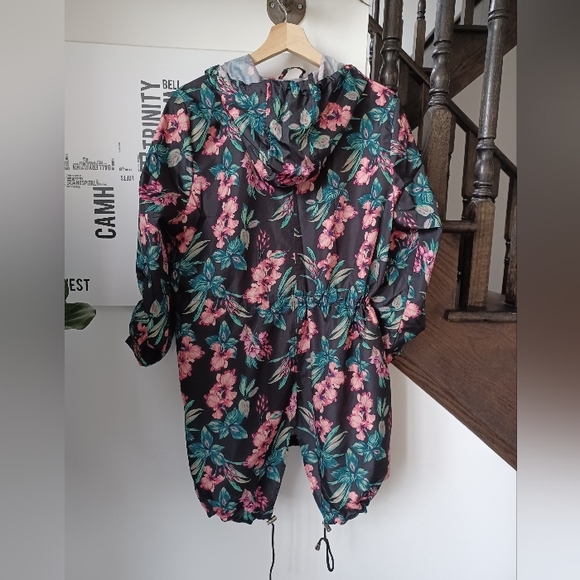 Floral print light rain jacket wind breaker - Picture 2 of 11